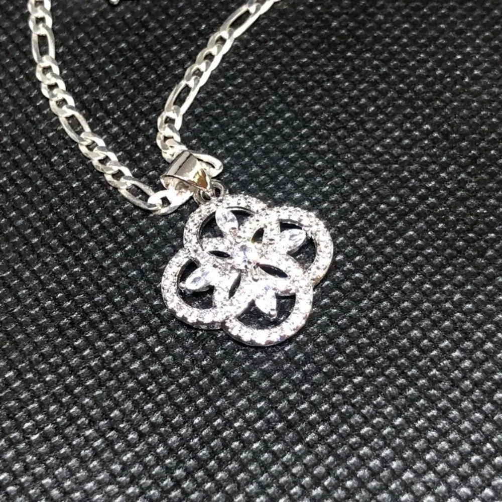 925 Elegant Silver Pendant Necklace - Picture 2 of 5